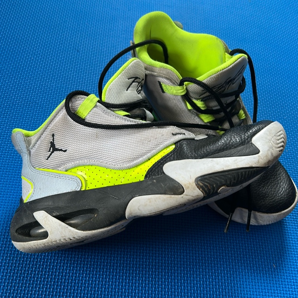 Jordan 4 Aura Shoes